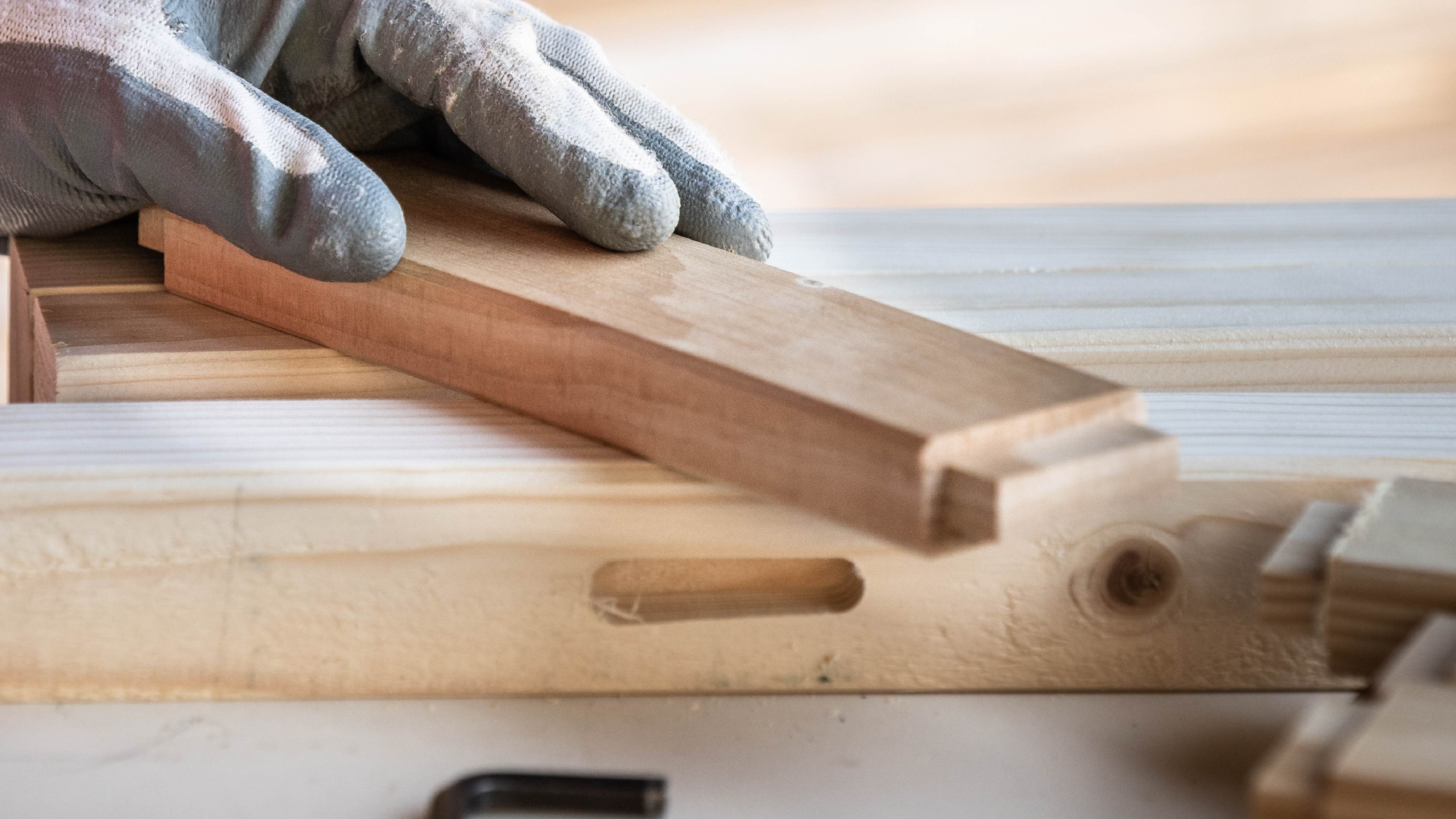 Atelier Le Lit Gigogne - Maîtres menuisiers façonnant des lits gigognes